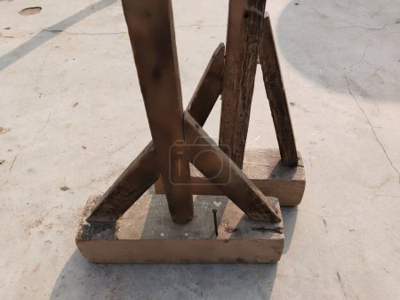 Téléchargez les photos : Spinning wheel equipment using for Wooden spool rolling with silk thread - en image libre de droit
