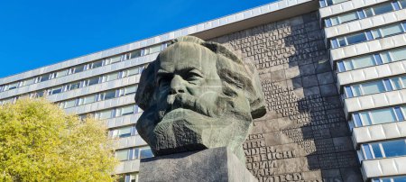 Photo for Chemnitz, Germany 11-12-2022. Karl Marx Monument. Statue of german philosopher Karl Marx in Saxony. German revolutionary socialist. Radical political theorist. Nischel, designed by Lev Kerbel - Royalty Free Image