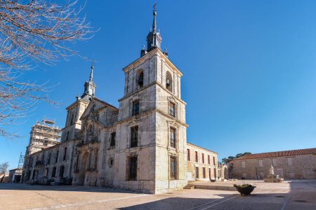 Foto de Church of San Francisco Javier in the monumental town of Madrid called Nuevo Baztan, spain - Imagen libre de derechos