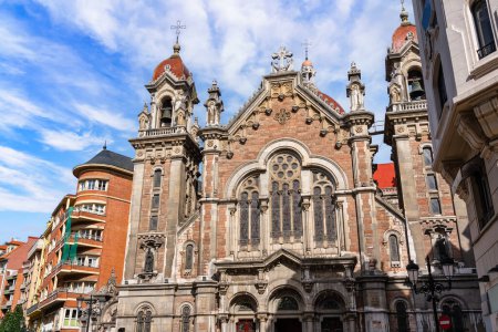 Téléchargez les photos : Basilique de San Juan dans le centre historique de la ville monumentale d'Oviedo, Asturies, Espagne - en image libre de droit