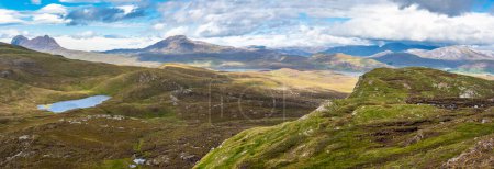 Foto de Gran panorama del sistema montañoso Highland en Escocia, Reino Unido. - Imagen libre de derechos