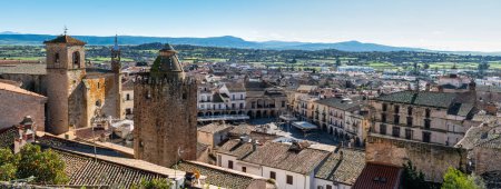 Gran vista panorámica de la monumental y medieval ciudad de Trujillo en Cáceres, España