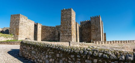 Blick auf die mittelalterliche Burg von Trujillo in der Stadt Trujillo