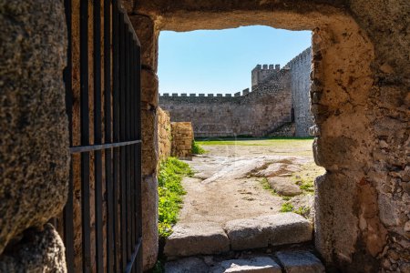 Innenhof der mittelalterlichen Burg der Krieger, die Amerika eroberten, Trujillo