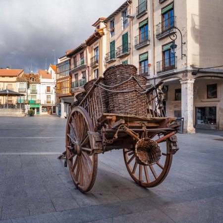 Chariot en bois antique utilisé pour les travaux de récolte à Aranda de Duero, Castilla Leon