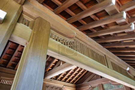 Detail der traditionellen Holzkonstruktion im Yoyogi Nationalpark, Tokio