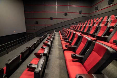 Téléchargez les photos : Chaises vides dans l'auditorium - en image libre de droit