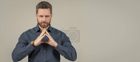 Photo for Unshaven man in business casual style show raised steeple hand gesture feeling confident, expert. Man face portrait, banner with copy space - Royalty Free Image