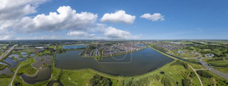 Téléchargez les photos : Vue aérienne, panorama avec parc Van Luna et quartier Stad van de Zon, Ville du Soleil à Heerhugowaard. Province de Hollande Septentrionale aux Pays-Bas - en image libre de droit