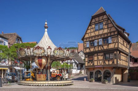 Photo for Obernai, France - August 11, 2022: Half-timbered ensemble at Place de l Etoile in Obernai. Bas-Rhin department in Alsace region of France - Royalty Free Image