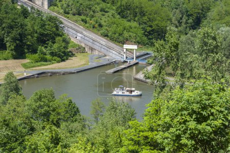 Téléchargez les photos : Ascenseur en bateau sur le canal Rhin-Marne près de Saint-Louis - Arzviller. département de la Moselle en Lorraine - en image libre de droit