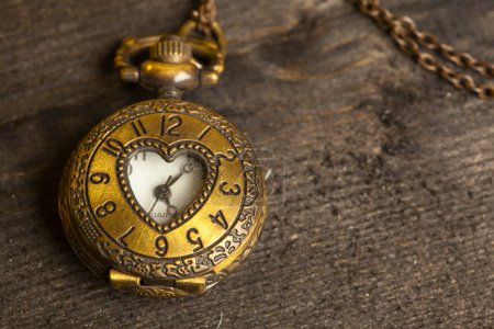 Téléchargez les photos : Horloge à oignon avec verre coeur - en image libre de droit