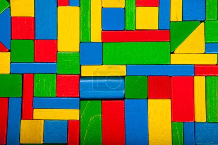Téléchargez les photos : Briques de construction colorées forment un motif - en image libre de droit
