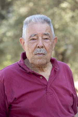 Téléchargez les photos : Portrait d'un homme âgé - en image libre de droit