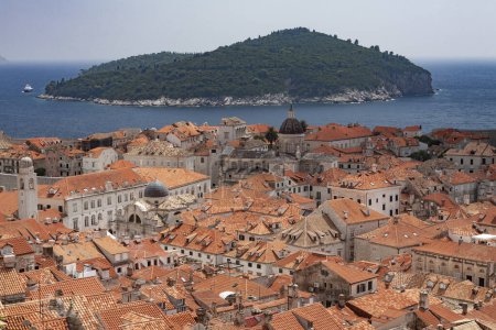 Téléchargez les photos : Dubrovnik ville balnéaire en Croatie tourné d'en haut - en image libre de droit