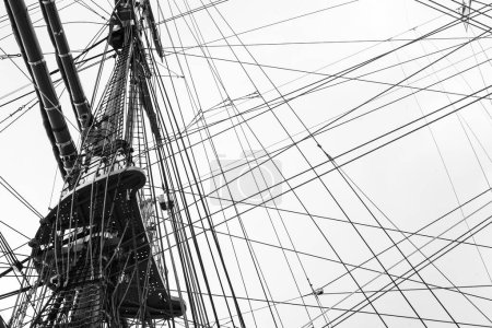 Foto de Foto en blanco y negro del mástil del barco - Imagen libre de derechos