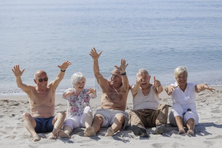 Foto de Grupo de personas mayores felices - Imagen libre de derechos