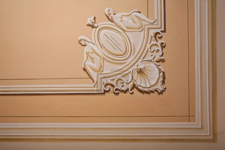 Téléchargez les photos : Beau luxe blanc vintage cco cco sur le mur de cco - en image libre de droit