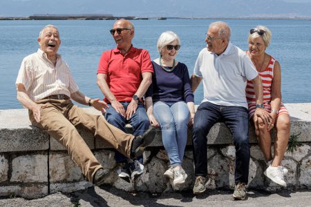 Foto de Grupo de personas mayores felices - Imagen libre de derechos