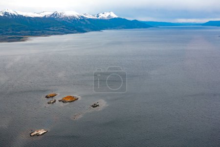 Foto de Vista aérea del lago en las montañas - Imagen libre de derechos