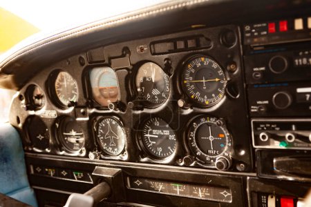 Téléchargez les photos : Panneau de commande pilote d'avion - en image libre de droit