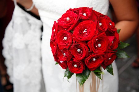 Téléchargez les photos : Bouquet de mariée en rouge - en image libre de droit