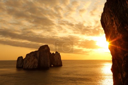 Téléchargez les photos : Coucher de soleil à la mer le soir - en image libre de droit