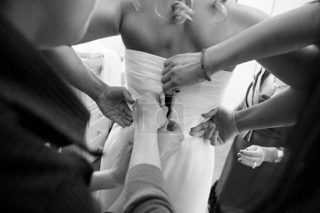 Téléchargez les photos : Robe de mariée sur la mariée - en image libre de droit