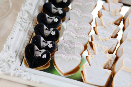 Téléchargez les photos : Délicieux biscuits sucrés au mariage - en image libre de droit