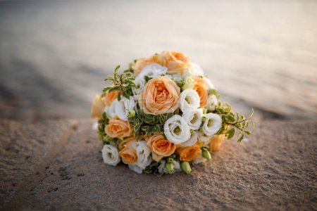 Téléchargez les photos : Bouquet avec une alliance - en image libre de droit