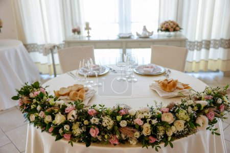 Téléchargez les photos : Table de mariage dans le restaurant - en image libre de droit