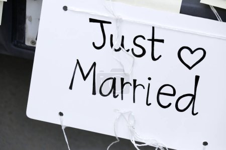 Téléchargez les photos : Gros plan de l'inscription du mariage sur la carte - en image libre de droit
