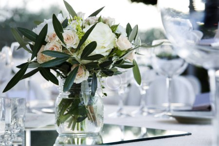 Téléchargez les photos : Beau set de table pour mariage - en image libre de droit