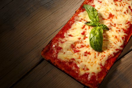 Foto de Deliciosa pizza fresca, de cerca - Imagen libre de derechos