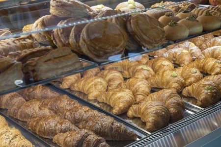 Téléchargez les photos : Boulangerie avec différents produits - en image libre de droit
