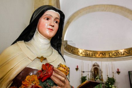 Téléchargez les photos : Statue de saint Martin dans une église - en image libre de droit