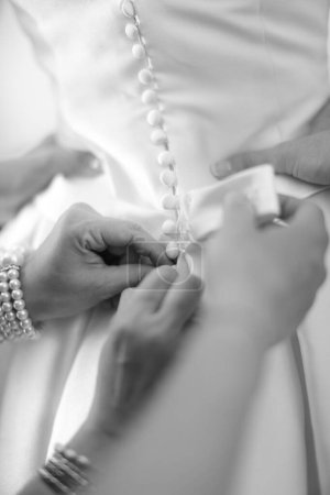 Foto de El día de la boda de la novia en vestido blanco y negro. - Imagen libre de derechos