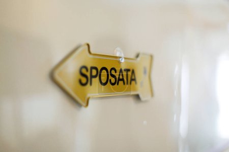 Photo for Sign arrow with word in Italian "sposata" - Royalty Free Image