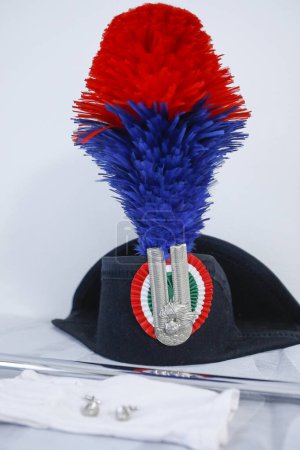 Téléchargez les photos : Chapeau militaire appartenant aux carabiniers - en image libre de droit