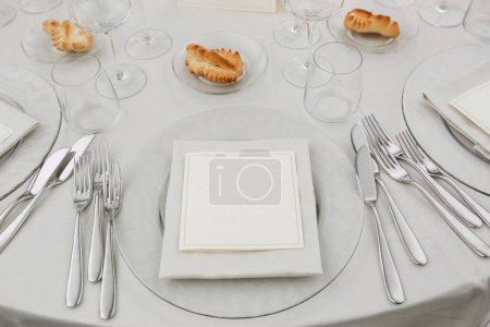 Photo for A white table setting for the wedding - Royalty Free Image