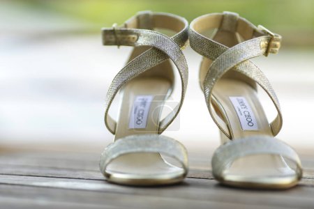 Foto de Zapatos de boda en el suelo - Imagen libre de derechos