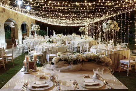 Téléchargez les photos : Ensemble de table pour mariage ou un autre événement traiteur dîner réception - en image libre de droit