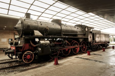Foto de Vieja locomotora en el museo - Imagen libre de derechos