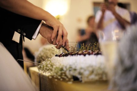 Foto de Ceremonia de boda con un pastel - Imagen libre de derechos