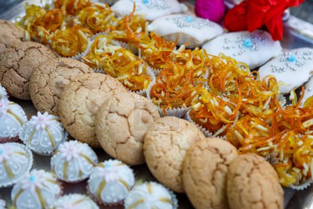 Téléchargez les photos : Biscuits sucrés et savoureux pour Noël - en image libre de droit