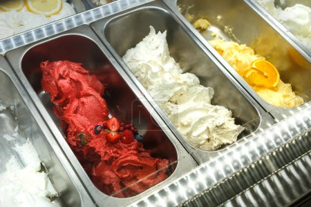 Téléchargez les photos : Crème glacée dans un magasin - en image libre de droit