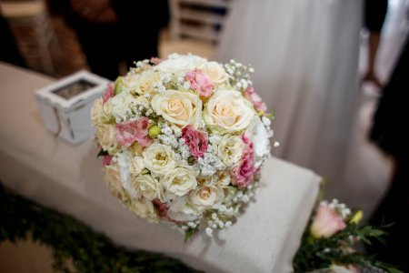 Téléchargez les photos : Bouquet de fleurs au jour de la mariée. - en image libre de droit