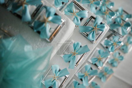 Téléchargez les photos : Décorations de mariage en couleur bleue - en image libre de droit