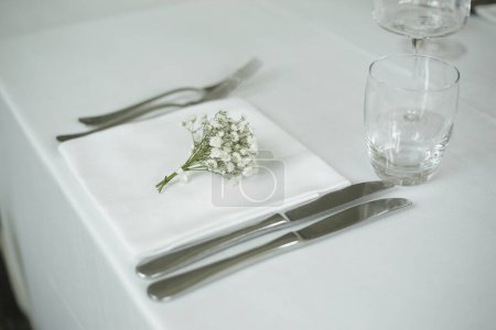 Téléchargez les photos : Décoration de table pour dîner de mariage - en image libre de droit
