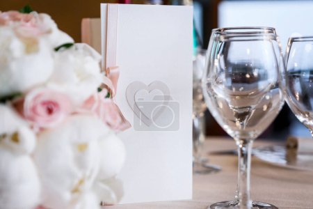 Téléchargez les photos : Cadre de table pour un mariage - en image libre de droit